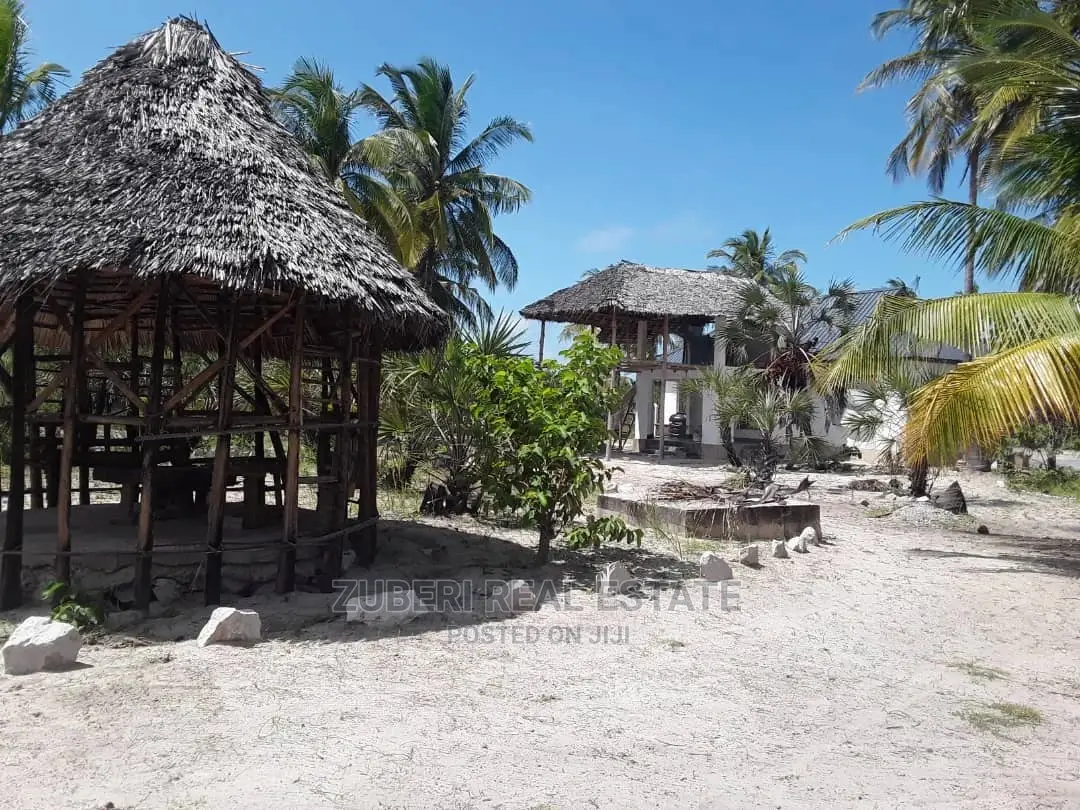 Amaizing Beach House on Sale Mwarongo Tanga .