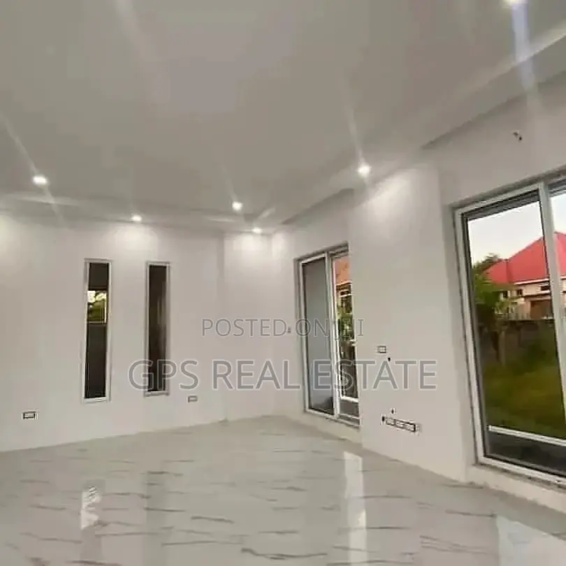 4bdrm House in Maxposh, Kinondoni for Sale