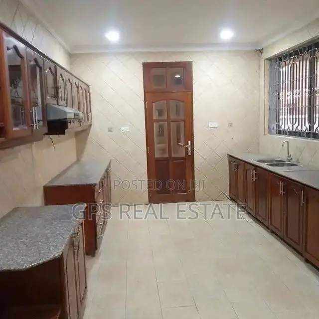 5bdrm House in Maxposh, Kinondoni for Sale