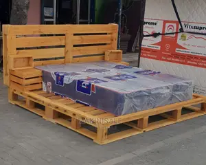 Kitanda Kizuri Sana Pallet Bed