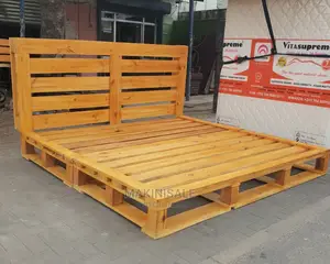 Kitanda Kizuri Sana Pallet Bed