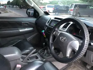 Toyota Hilux SR 2013 Gray
