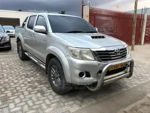 Toyota Hilux SR 2013 Gray
