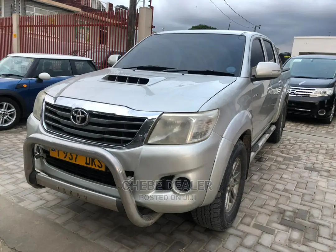 Toyota Hilux SR 2013 Gray