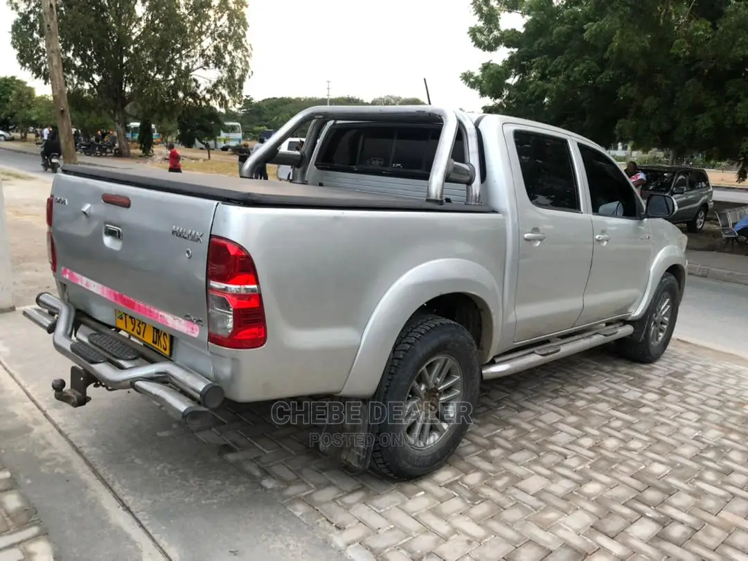 Toyota Hilux SR 2013 Gray