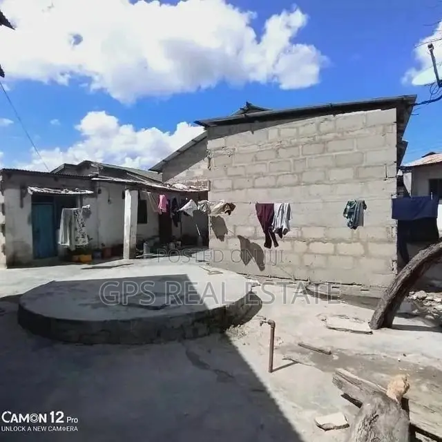 10bdrm House in Maxposh, Kinondoni for Sale