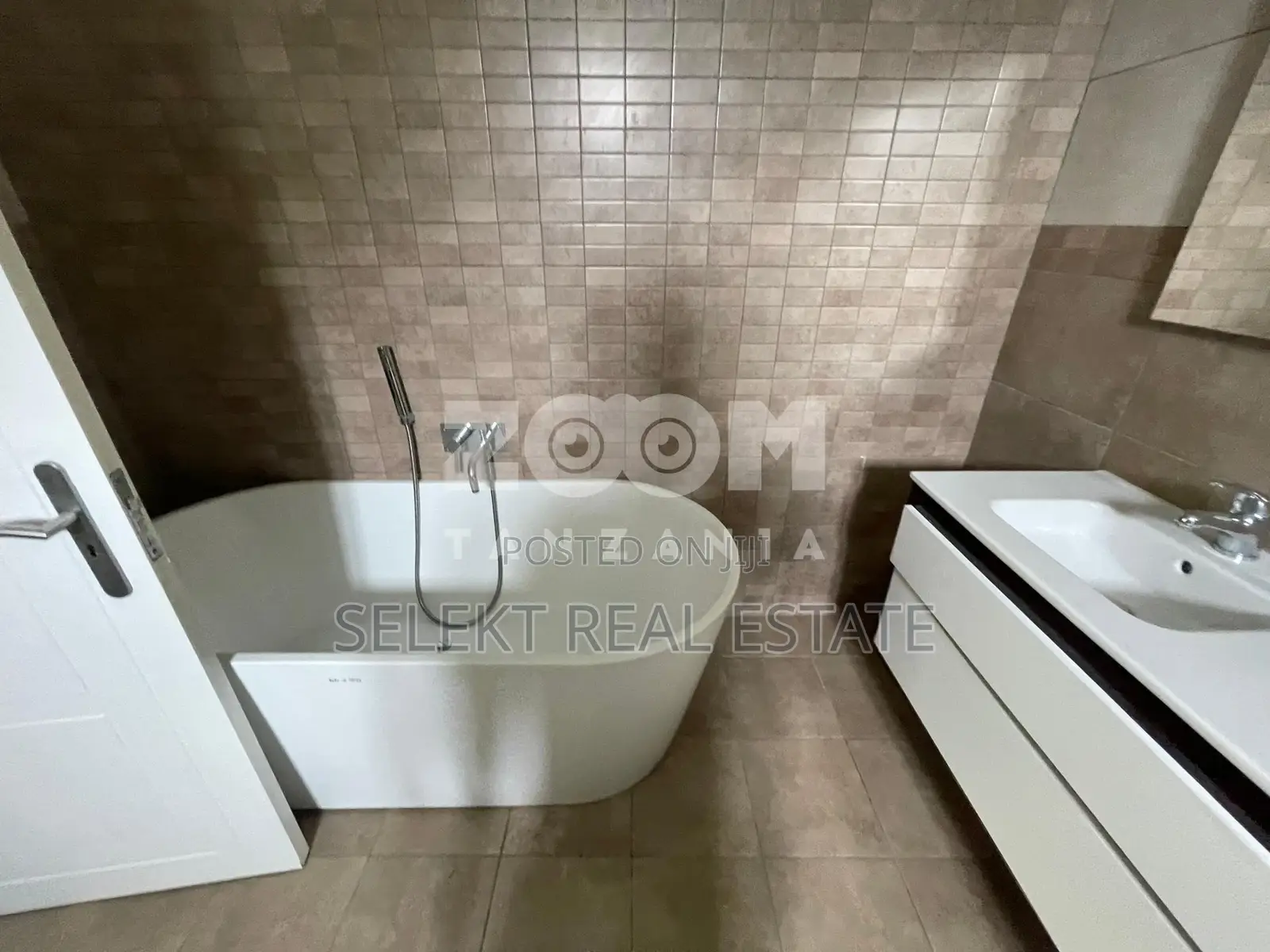 Furnished 4bdrm Townhouse / Terrace in Oysterbay, Msasani for rent