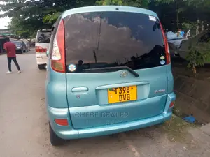 Toyota Fun Cargo 2009 Green