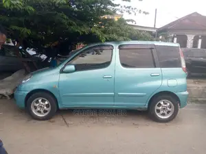 Toyota Fun Cargo 2009 Green