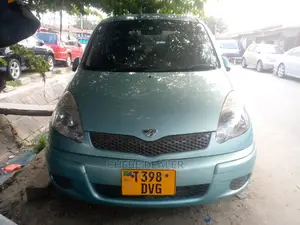 Toyota Fun Cargo 2009 Green