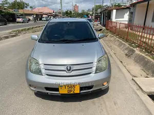 Toyota IST 2006 Silver