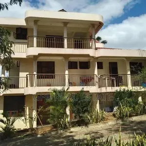 8bdrm House in Maxposh, Kinondoni for Sale