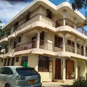 8bdrm House in Maxposh, Kinondoni for Sale