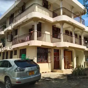 8bdrm House in Maxposh, Kinondoni for Sale