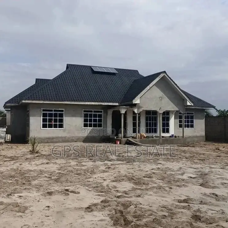 5bdrm House in Maxposh, Kigamboni for Sale
