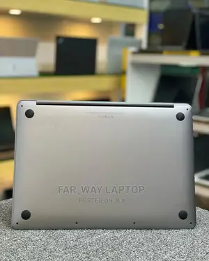 New Laptop Apple MacBook Pro 2017 8GB Intel Core I5 SSD 256GB