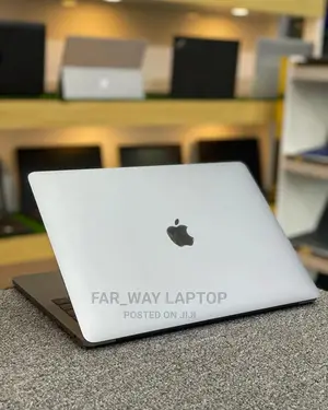 New Laptop Apple MacBook Pro 2017 8GB Intel Core I5 SSD 256GB