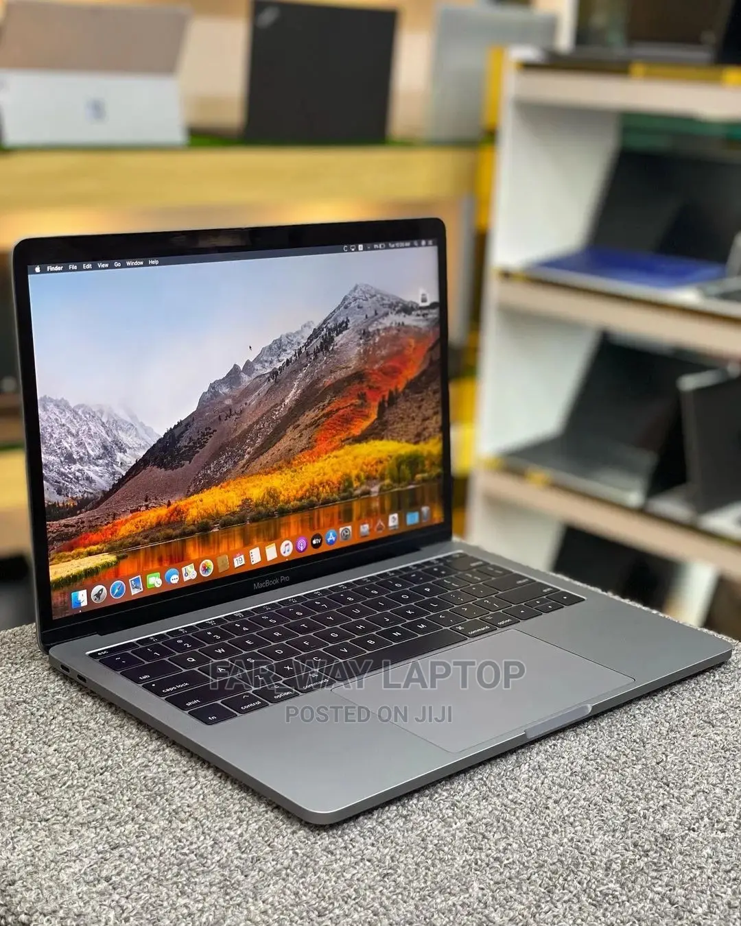 New Laptop Apple MacBook Pro 2017 8GB Intel Core I5 SSD 256GB