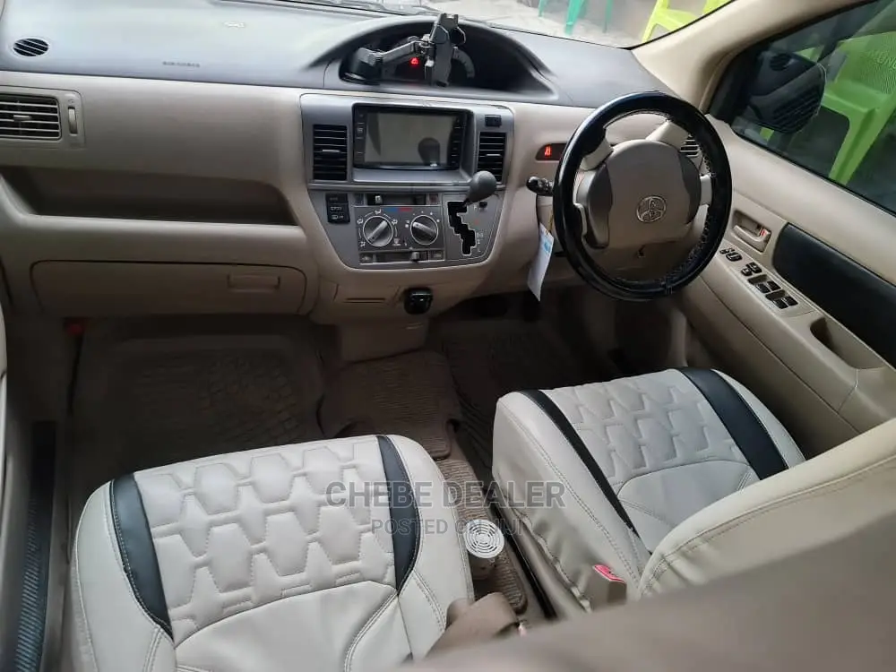 Toyota Raum 1.5 AWD 2008 Green