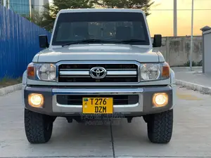 Toyota Land Cruiser 2016 White