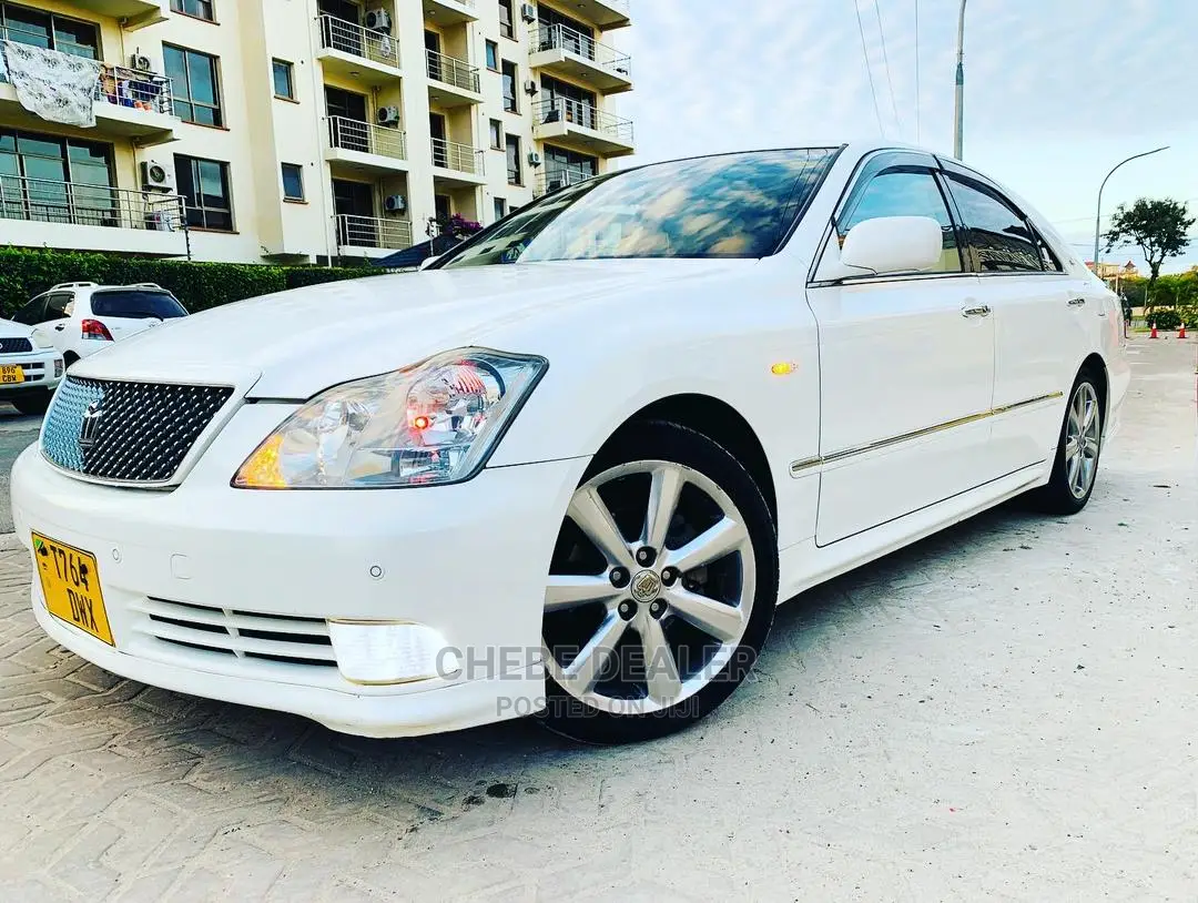 Toyota Crown 2004 White