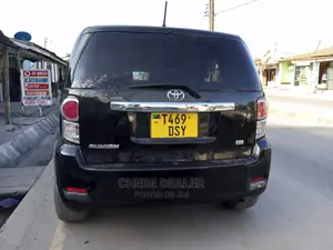 Toyota Corolla Rumion Hatchback 1.5 FWD 2010 Black