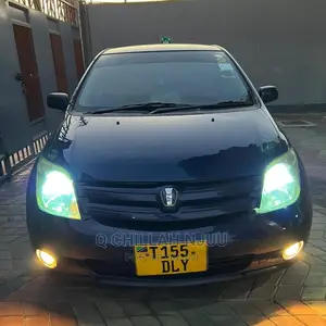 Toyota IST 2004 Blue