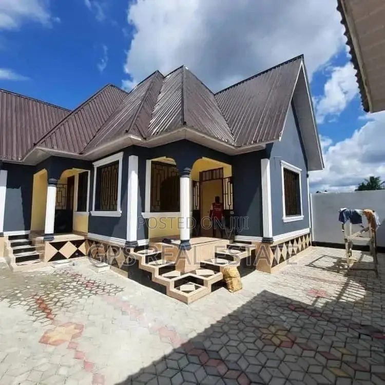 4bdrm House in Chamazi, Temeke for Sale