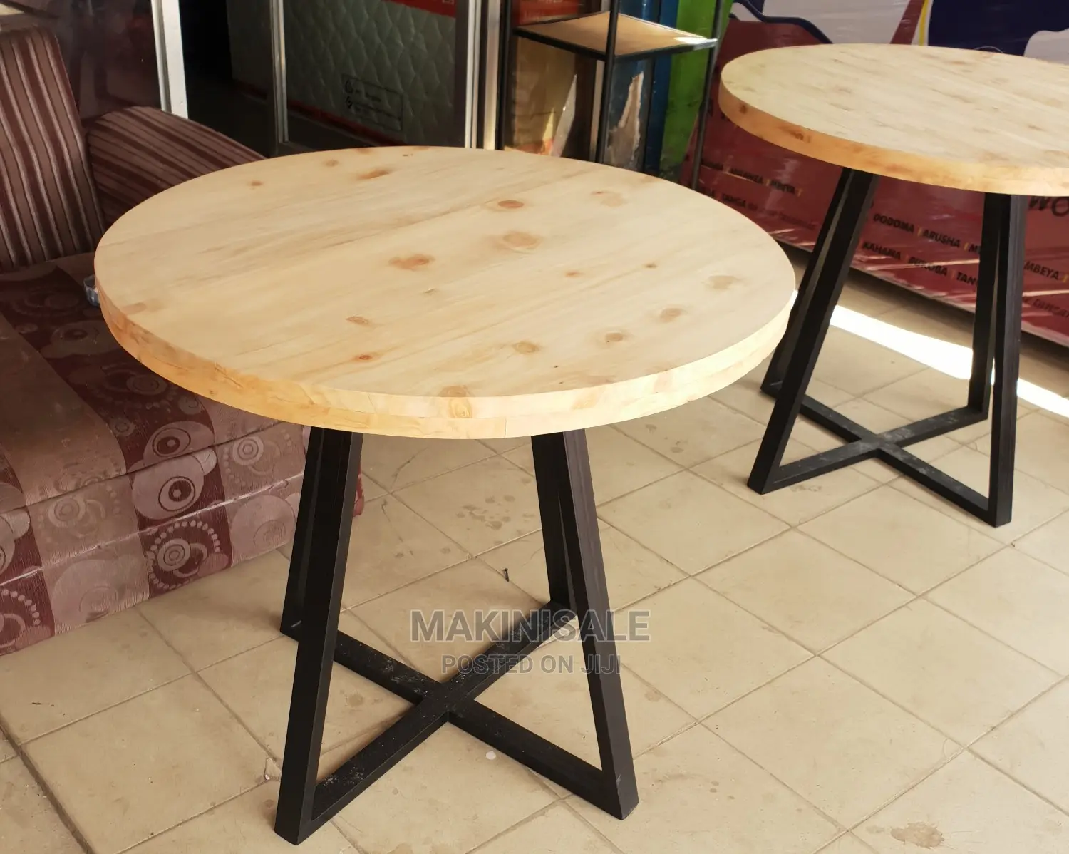 Meza Nzur Sana Simple Bei Yetu Ni Poa