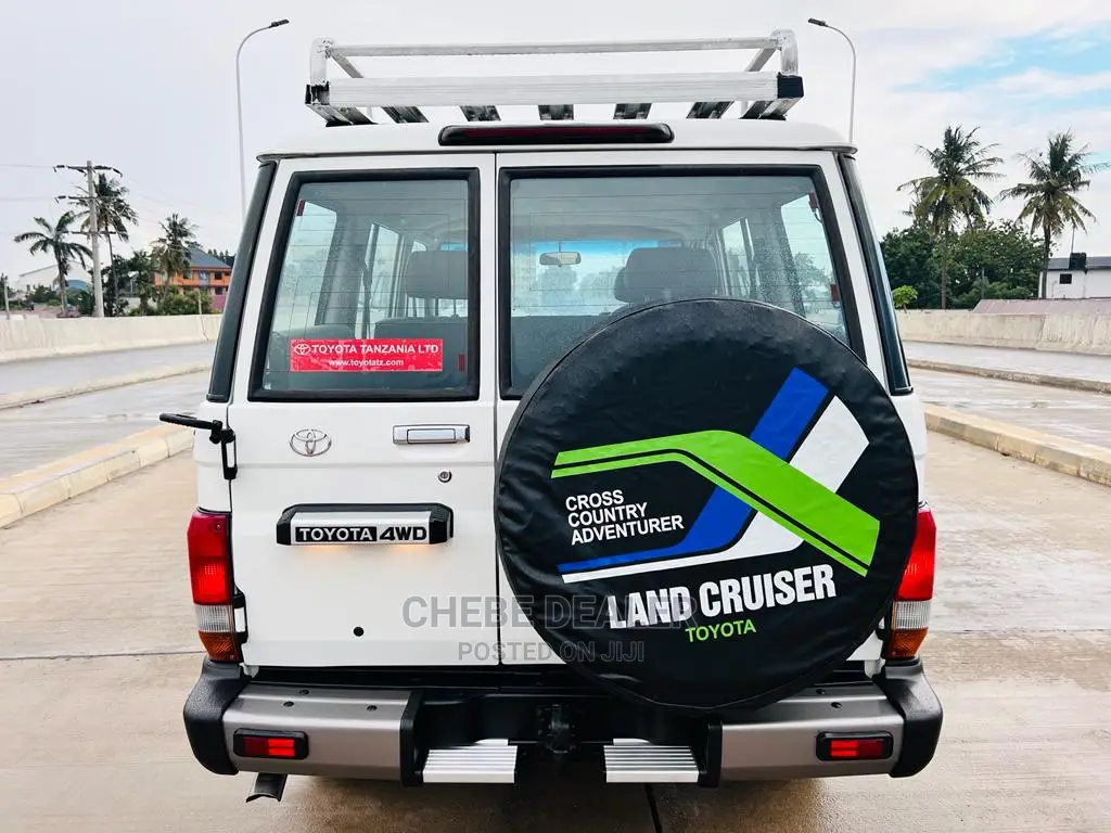 Toyota Land Cruiser 2015 White