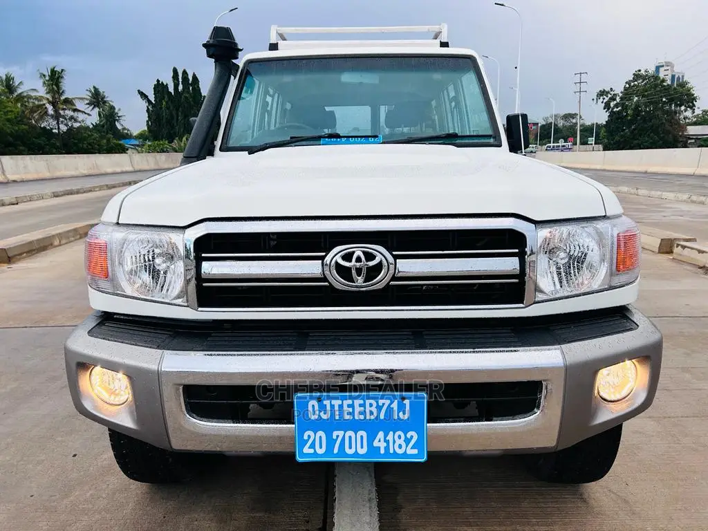 Toyota Land Cruiser 2015 White