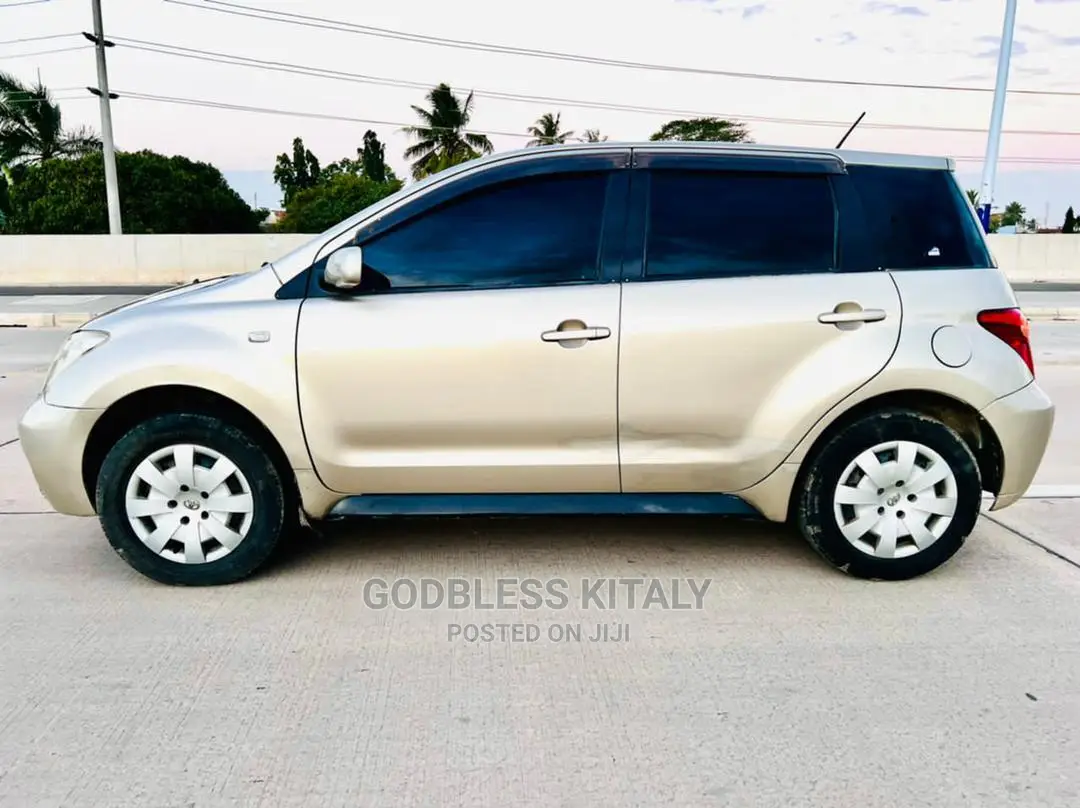 Toyota IST 2003 Gold