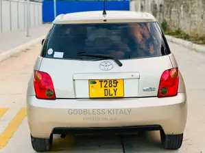 Toyota IST 2003 Gold
