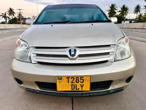 Toyota IST 2003 Gold