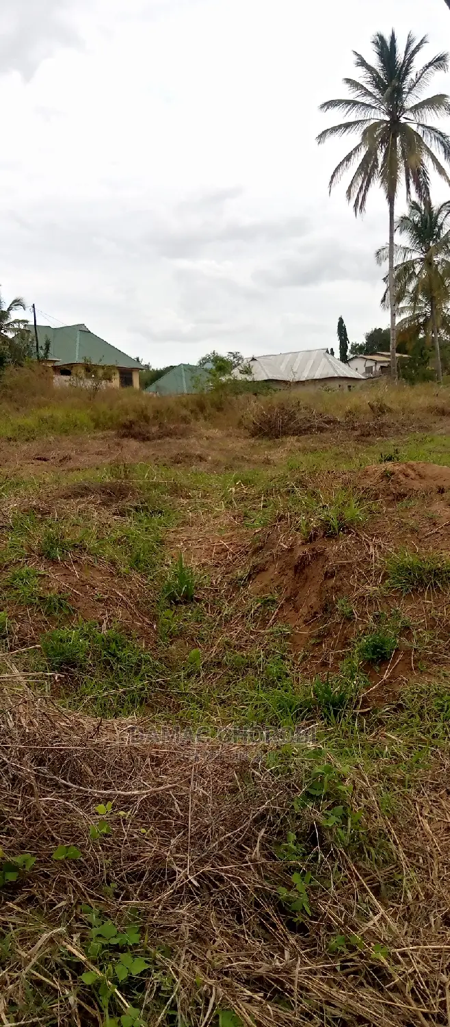 Kiwanja Kinauzwa Luguruni Mbezi