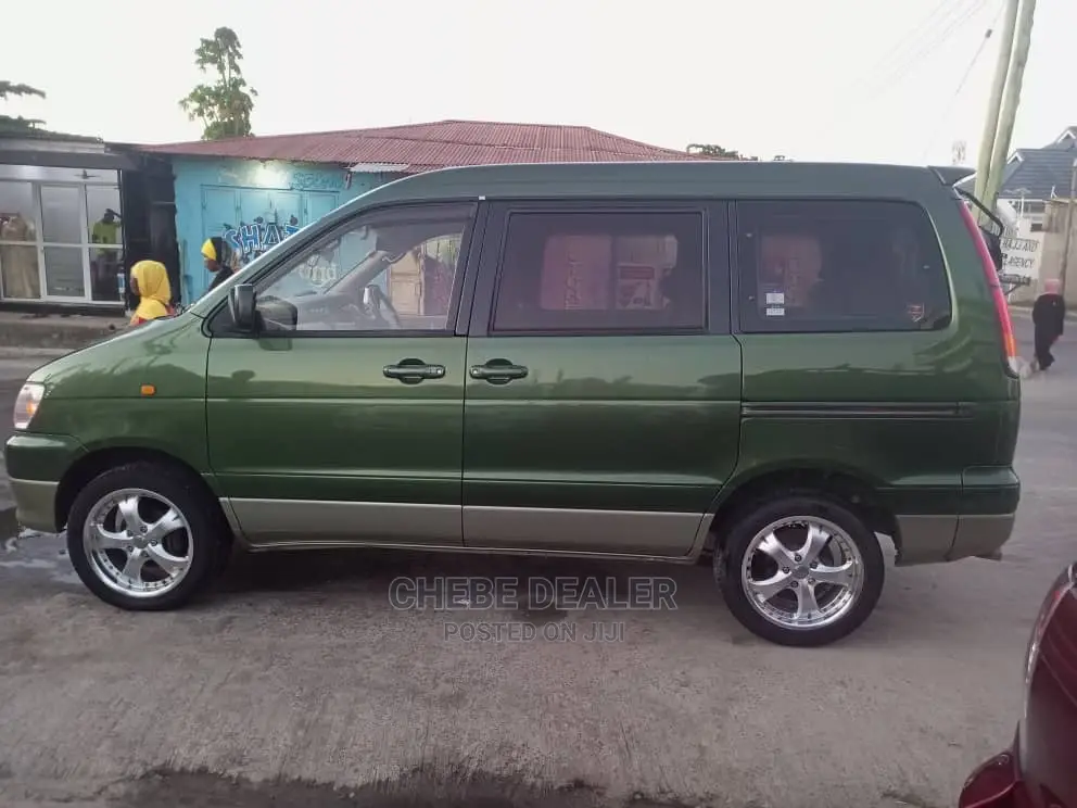 Toyota Noah 2.0 AWD (8 Seater) 2001 Green