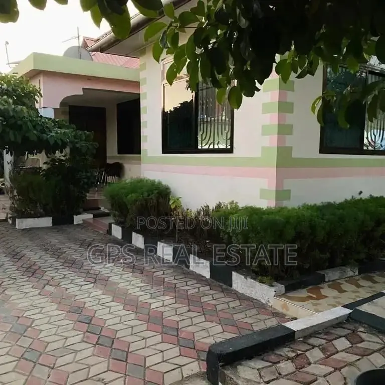 6bdrm House in Mbezi Kibwegere, Kinondoni for Sale