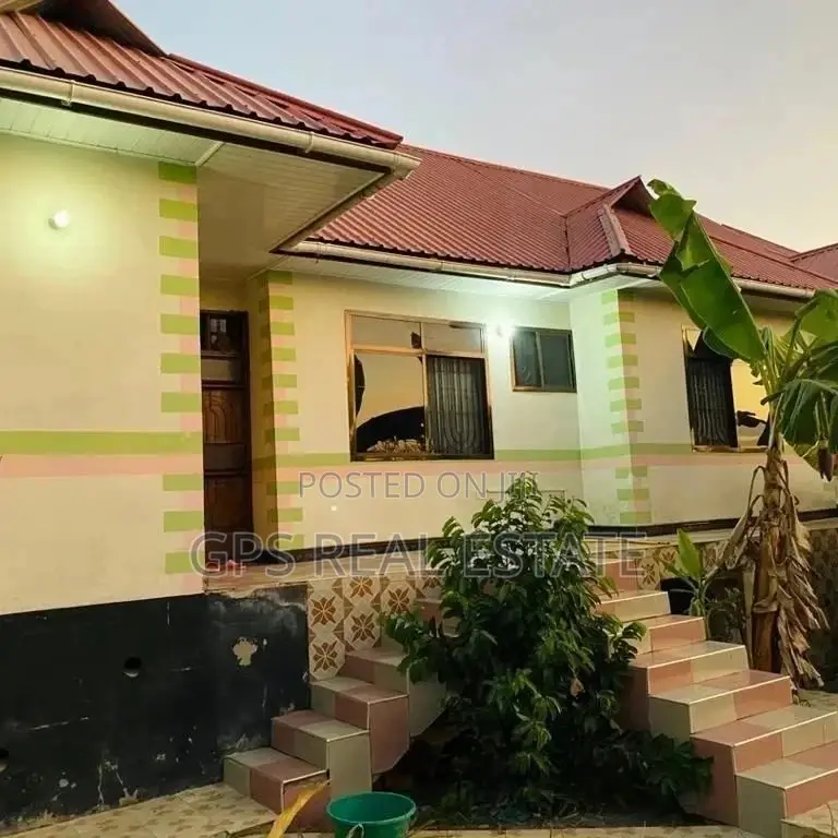 6bdrm House in Mbezi Kibwegere, Kinondoni for Sale