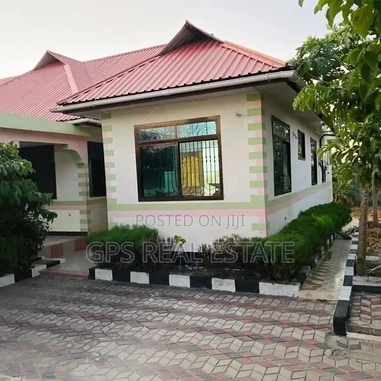 6bdrm House in Mbezi Kibwegere, Kinondoni for Sale