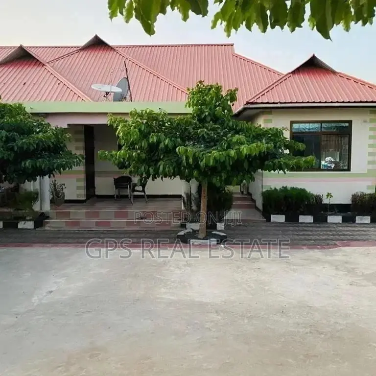 6bdrm House in Mbezi Kibwegere, Kinondoni for Sale