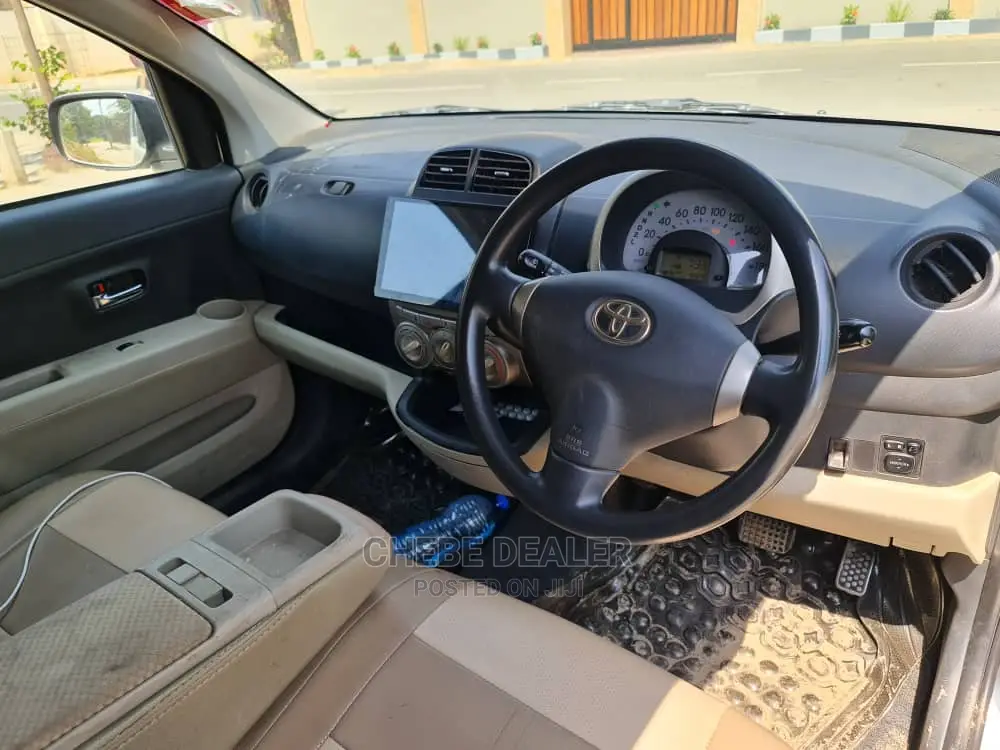 Toyota Passo 2008 Silver