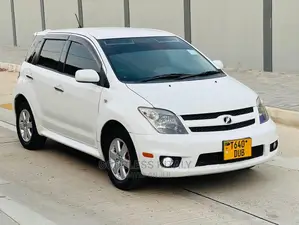 Toyota IST 2006 White