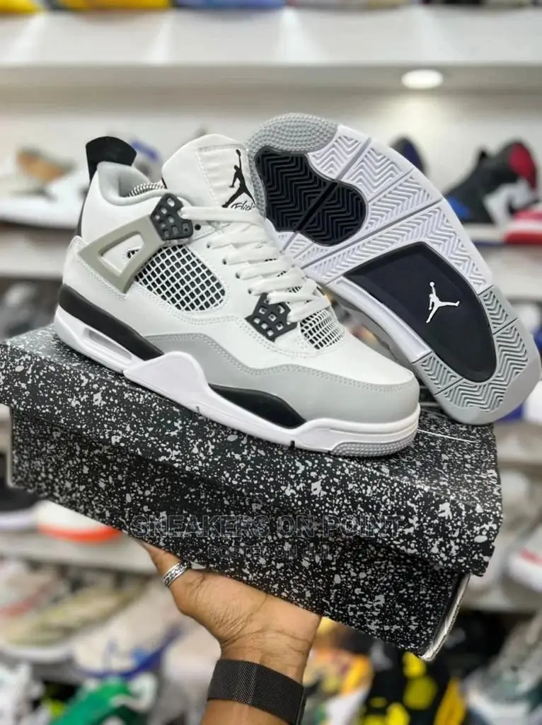 Jordan 4 Melitary Black