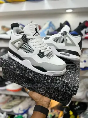 Jordan 4 Melitary Black