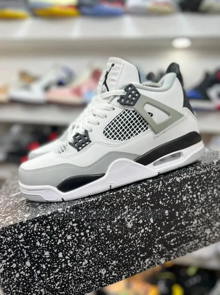 Jordan 4 Melitary Black