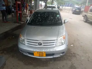 Toyota IST 2006 Silver