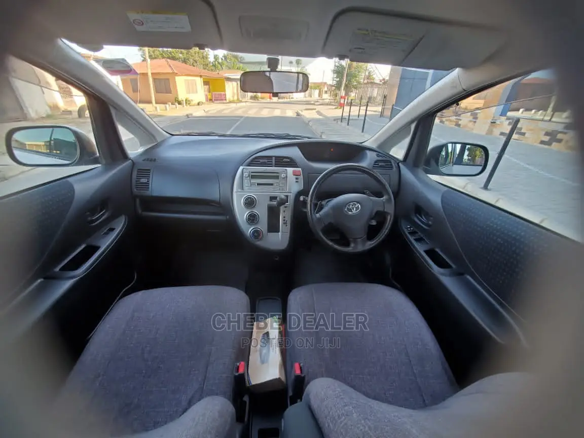 Toyota Ractis 1.5 AWD 2008 Silver