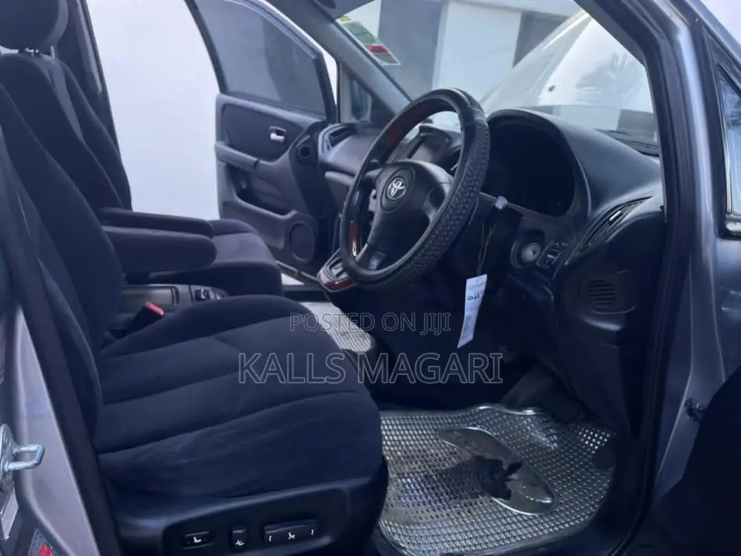 Toyota Harrier 2004 Gray