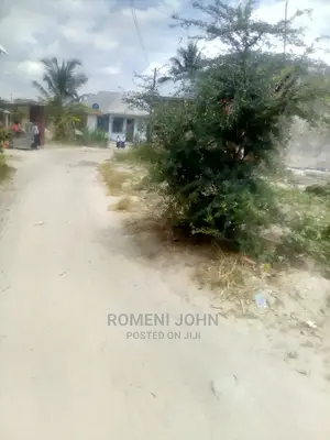 Kiwanja Kinauzwa Milioni Kumi Na Mbili Na Laki Tano.