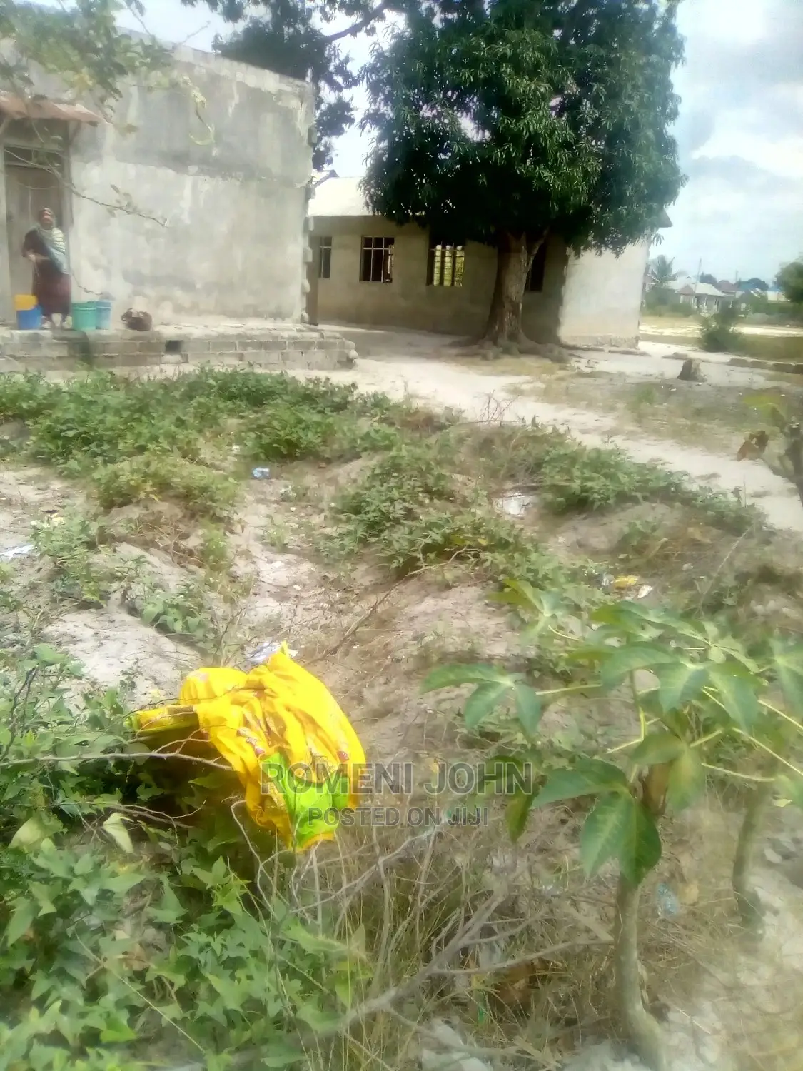 Kiwanja Kinauzwa Milioni Kumi Na Mbili Na Laki Tano.